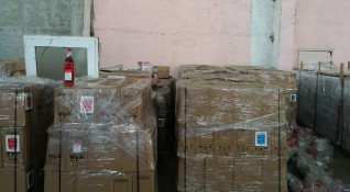 Митничари от Бургас иззеха над 10 000 бутилки вермут На