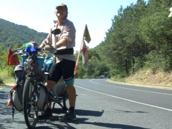 Френски пътешественик стигна до България с велосипеда си. Преди три