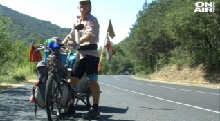 Френски пътешественик стигна до България с велосипеда си Преди три