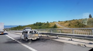 Автомобил изгоря изцяло на автомагистрала Люлин в понеделник следобед Потъналата