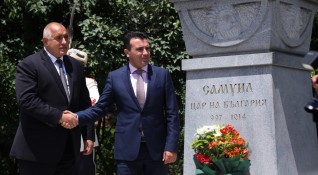 Преди броени минути премиерът на Македония Зоран Заев и българският