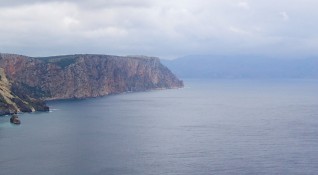 При мъртво течение което дърпа навътре в морето ако не