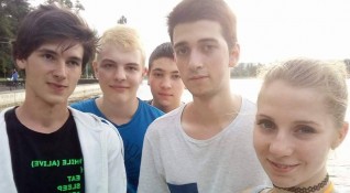 Един златен и три бронзови медали спечелиха българските ученици на
