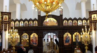 Православната църква почита днес празника Преображение Господне като спомен за