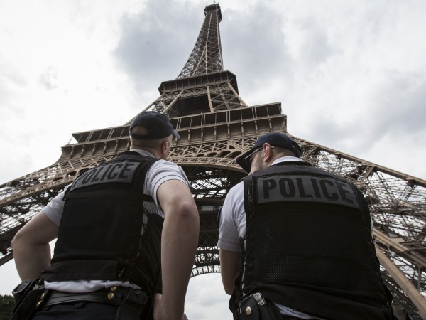 Френската прокуратура започна антитерористично разследване след инцидент на Айфеловата кула,