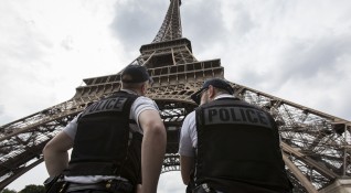 Френската прокуратура започна антитерористично разследване след инцидент на Айфеловата кула
