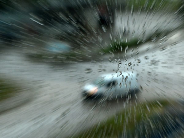 Пороен дъжд с градушка вали в София.Три аварийно-спасителни екипа са