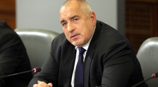 Премиерът Бойко Борисов разговаря по телефона с комисаря по околна