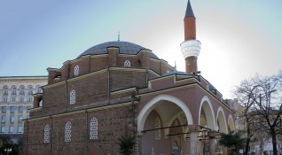 Мюсюлмански духовници масово напускат България заради неплатени възнаграждения Според главния мюфтия