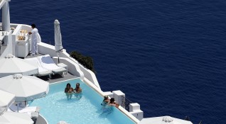 Цените на хотелите в Гърция през август са скочили с