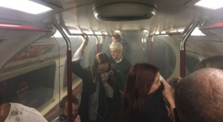 Влак от лондонското метро бе обхванат от пламъци в движение