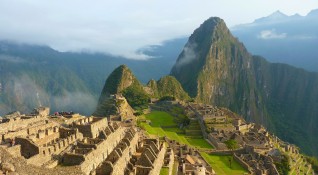 Държавата Перу се намира в северозападната част на Южна Америка