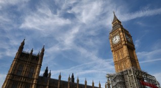 Часовникът на кулата Елизабет на британския парламент известна с неофициалното