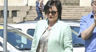 Лидерката на БСП Корнелия Нинова дава на съд премиера Бойко