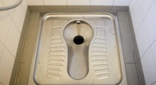 Центърът за междукултурни контакти в Кьолн инсталира тоалетна отчитаща културните