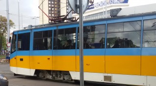 Трамвай №5 е бил спрян за 15 минути на пл