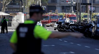 Микробусът използван при атаката в Барселона е бил нает от
