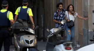 Терористи удариха в сърцето на Барселона пише френският в Фигаро