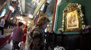 Празник на чудотворната икона Св Богородица Всецарица отбелязва храм Св