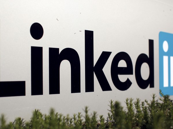 Професионалната социална мрежа LinkedIn добавя видео опция в своето приложение,