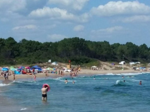 Целият плаж при къмпинг "Корал" вече е достъпен, съобщи БНР.По-рано