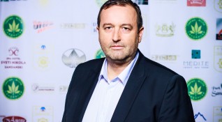 Ненчо Касъмов е роден на 2 януари 1969 г в