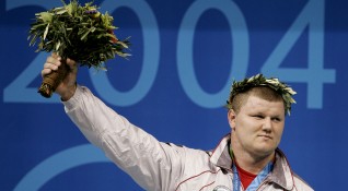 Поклонението пред олимпийския медалист и европейски шампион по вдигане на