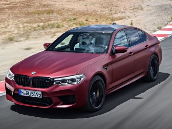 Компанията BMW представи новото поколение на седана M5 на специално