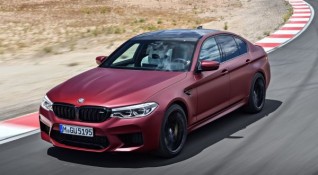 Компанията BMW представи новото поколение на седана M5 на специално