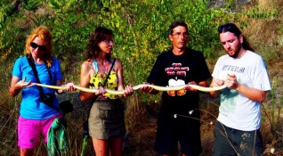 Змия с рекордна дължина бе открита край Бургас Екип от