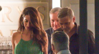 Джордж и Амал Клуни бяха спипани от папараци на излизане