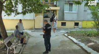 Полицейски патрул от днес охранява дома на 15 годишния Иван който