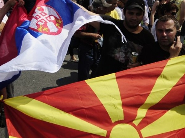 Сърбия и Македония ще решават единствено чрез диалог всяко евентуално