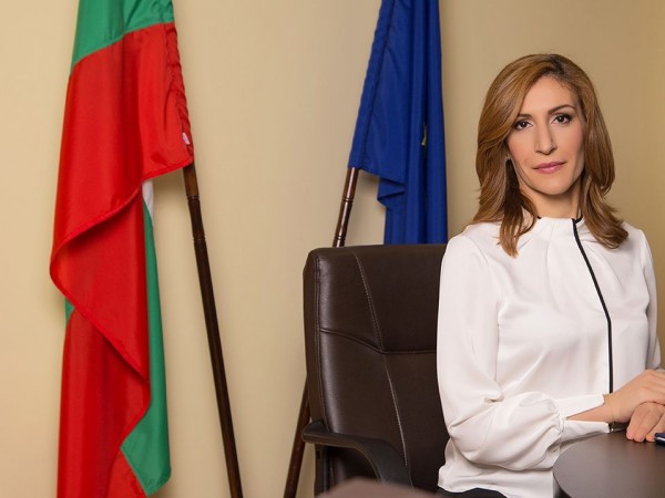 Министърът на туризма Николина Ангелкова не се впечатли от твърденията,