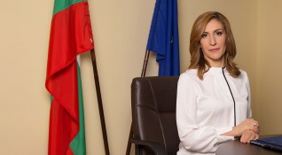 Министърът на туризма Николина Ангелкова не се впечатли от твърденията