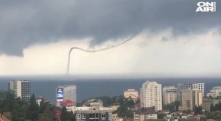 Торнадо се изви над Черно море в руския курорт Сочи