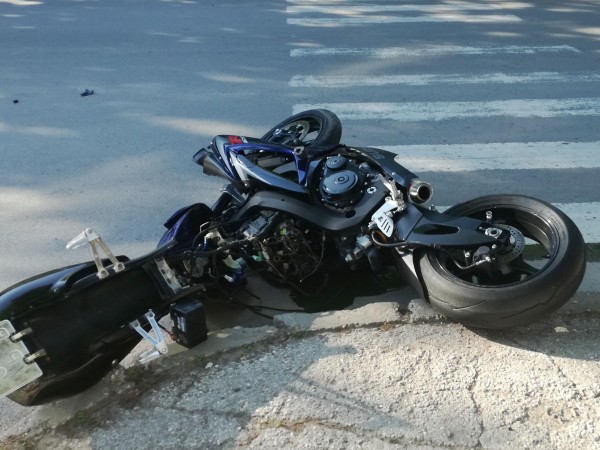 Моторист блъсна жена на пешеходна пътека в Пловдив тази сутрин.