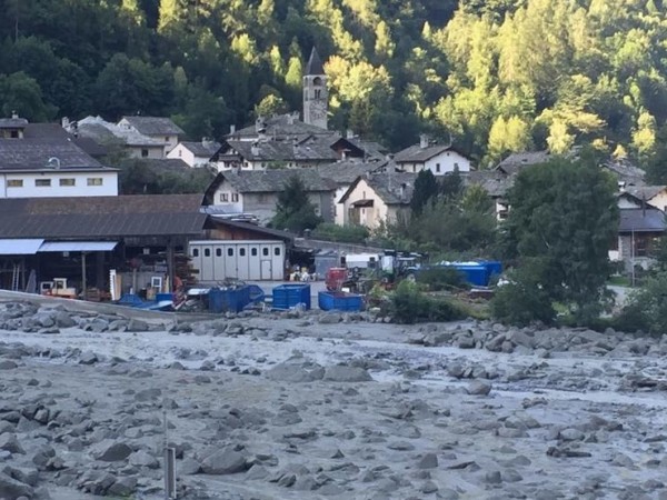 Осем души са в неизвестност след свлачище в Швейцария, съобщава