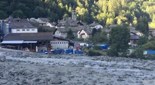 Осем души са в неизвестност след свлачище в Швейцария съобщава