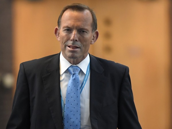 Бившият премиер на Австралия Тони Абът изпил с колеги консерватори
