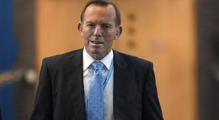 Бившият премиер на Австралия Тони Абът изпил с колеги консерватори