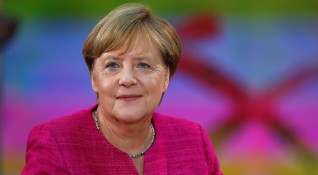 Ангела Меркел се е откъснала от действителността заяви Мартин Щулц