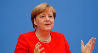 Германският канцлер Ангела Меркел заяви че решението й преди две