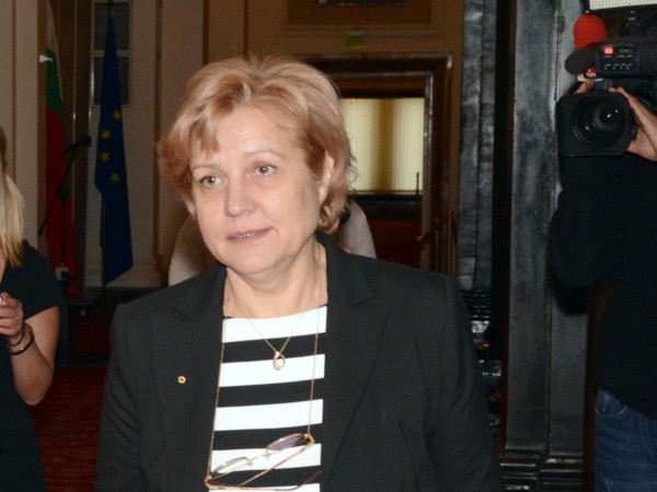Корнелия Нинова се опитва да противопостави премиера на президента, заяви