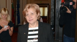 Корнелия Нинова се опитва да противопостави премиера на президента заяви