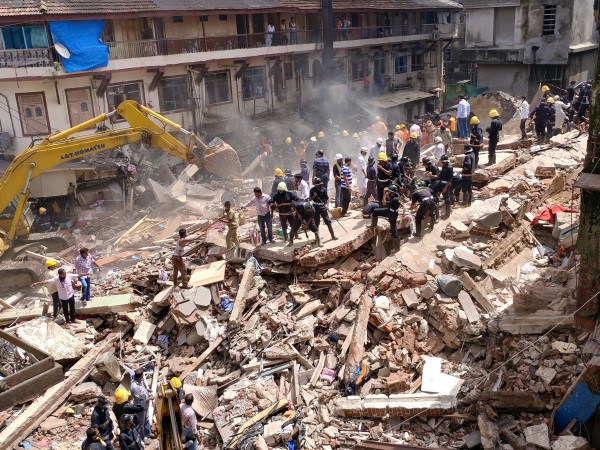 Шестетажна сграда рухна в индийския град Мумбай тази сутрин след