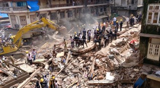Шестетажна сграда рухна в индийския град Мумбай тази сутрин след