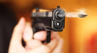 6 годишно дете си поигра с пистолет уби мъж в ПазарджишкоШеф