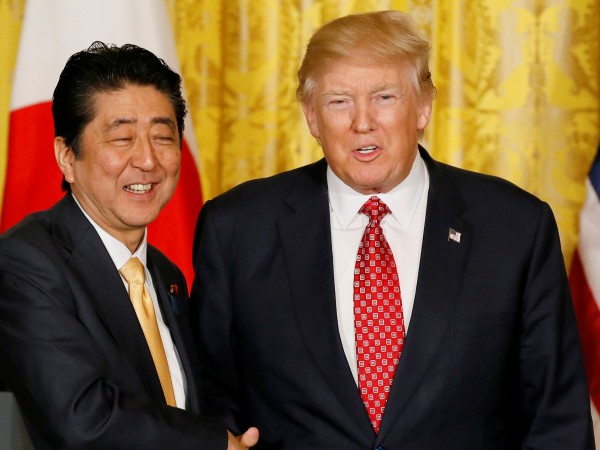 Президентът на САЩ Доналд Тръмп и японският премиер Шиндзо Абе