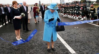 Кралицата на Великобритания Елизабет Втора откри в Шотландия най високия мост